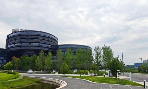 海越互赢 四川电信放大招！万兆光网秒传数据，AI方言听懂你？